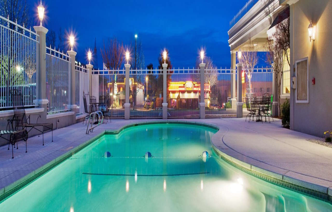 Holiday Inn Redding, An Ihg Hotel Exterior photo